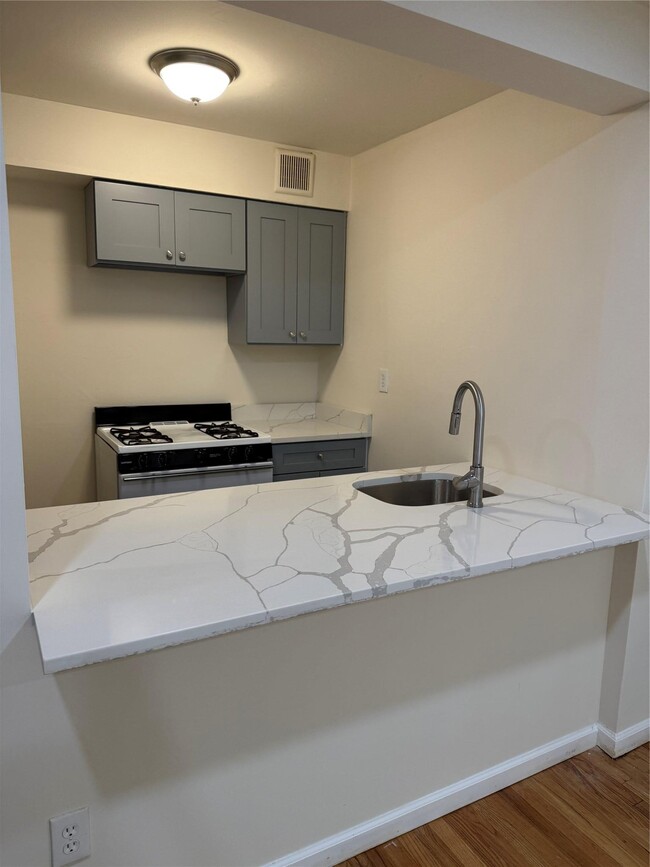 Building Photo - 119 Glenwood Ave Unit 2E Rental