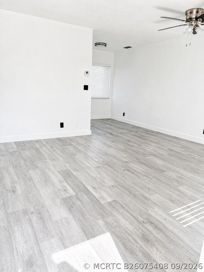 Photo - 2847 NE 30th St Unit 2847