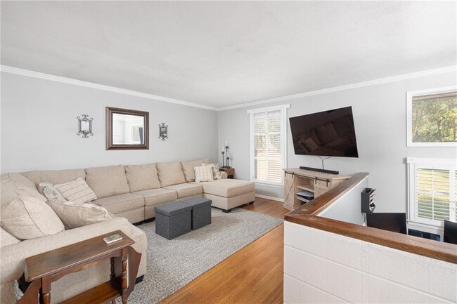 Photo - 3247 Clearview Dr SW
