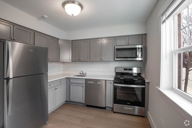 1 BR, 1 BA - 850 SF - Woodhull Gardens - Kitchen - Woodhull Gardens Rental