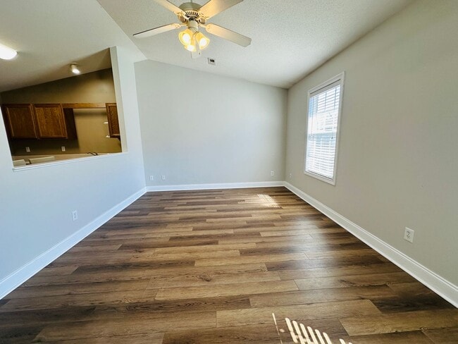 Photo - 2BR/2BA condo – Vaulted Ceilings, Granite Kitchen & Prime North Knoxville Location