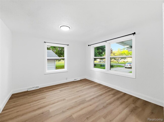 Photo - 2124 Bernice Ave