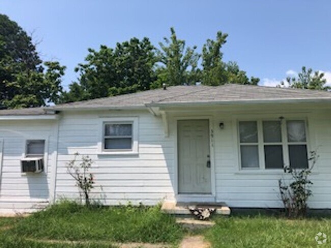 Building Photo - Two Bed/One Bath Home