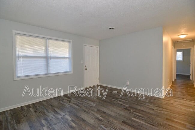 Photo - 524 Laverne Ave