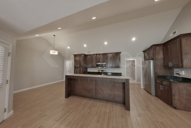 101 Lyn Ln