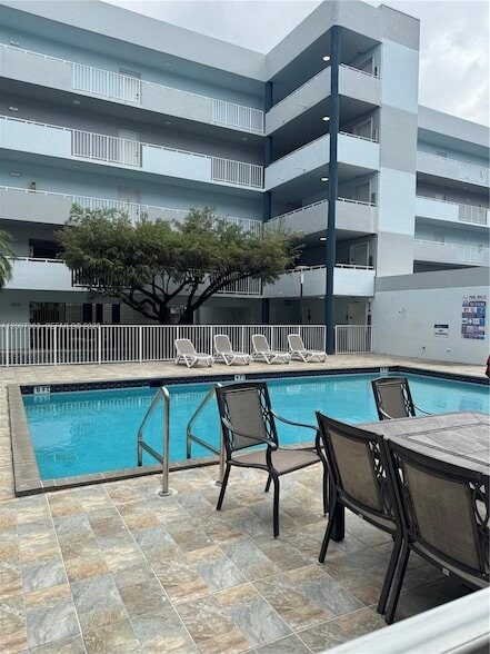 Building Photo - 8261 NW 8th St Unit 130