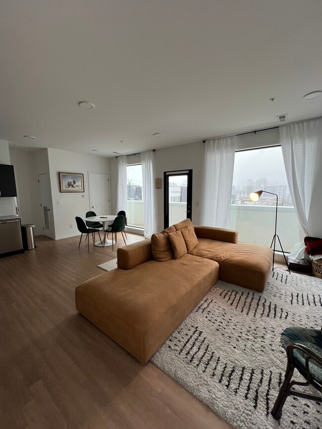 Living area with exceptional views - 806 Olympic St Unit 412