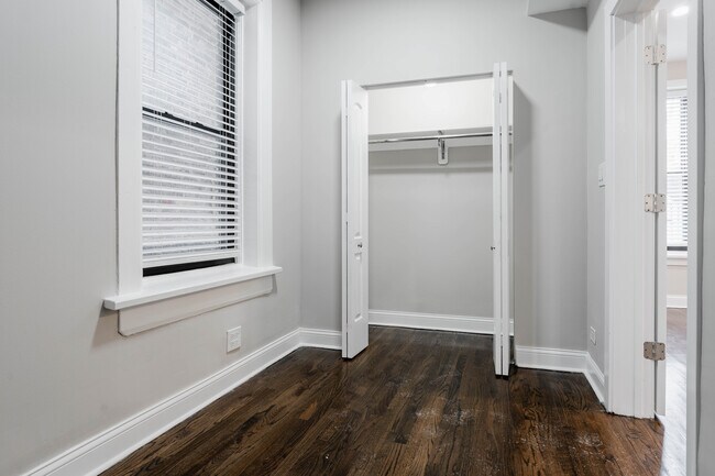 Photo - 2031 W Moffat St Unit 1