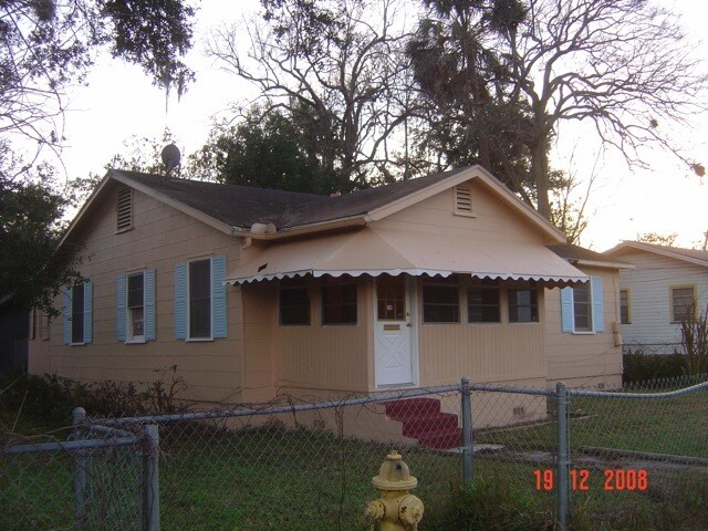 Photo - 154 E 44th St