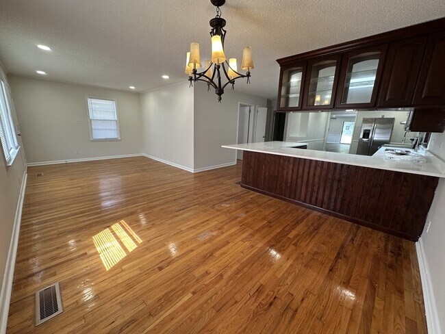 Photo - 2712 Garvin Rd NW