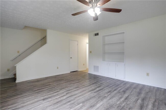 Photo - 304 Lexington Dr