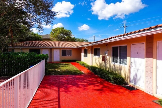 Photo - 8430 NW 40th St Coral Springs, FL 33065