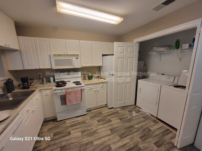 Photo - 929 Morreene Rd Unit Apt B26