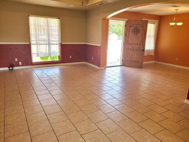 Photo - 1107 Devereaux St