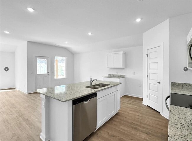 Photo - 550 Riggs St