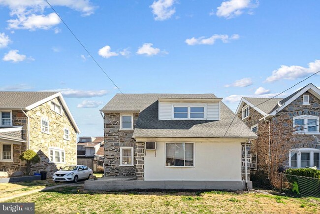Building Photo - 7103 Penarth Ave Rental