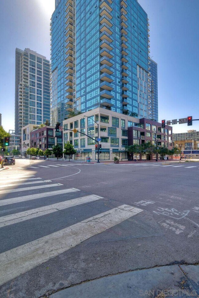 Building Photo - 1388 Kettner Blvd Unit 2706 Rental