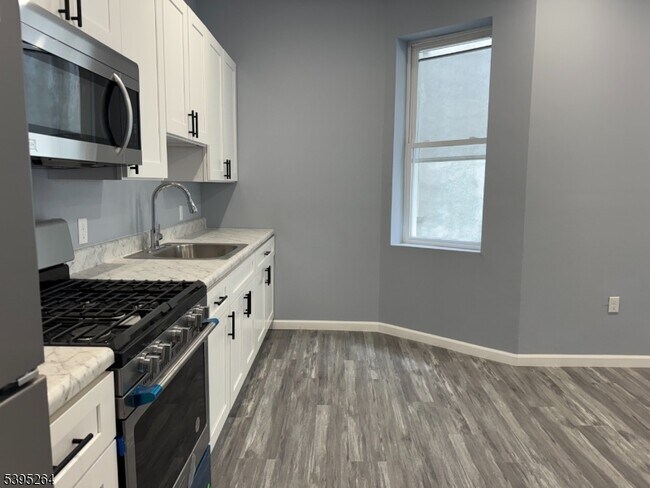 Photo - 155 Clifton Ave Unidad 2RR