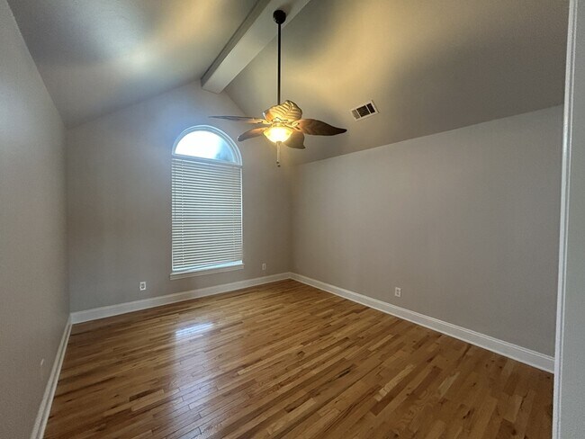 Photo - 4335 Georgia St