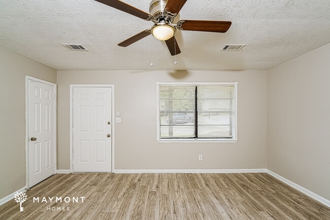 Photo - 8264 Country Cir