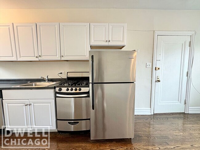 Photo - 644 W Roscoe St Unit 1N