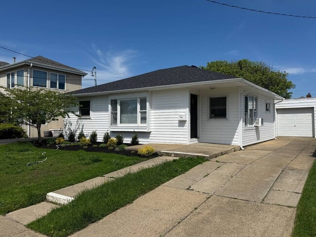 Building Photo - 74 Bermuda St Rental
