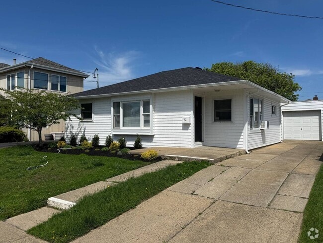 Building Photo - 74 Bermuda St Rental