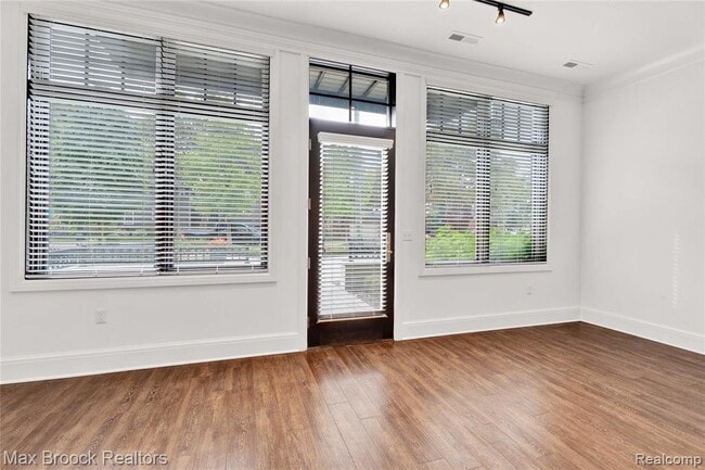 Photo - 431 S Eton St