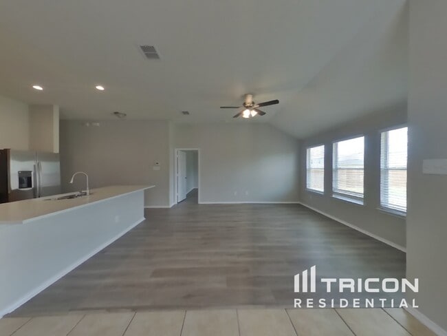 Photo - 2125 Bluebell Dr