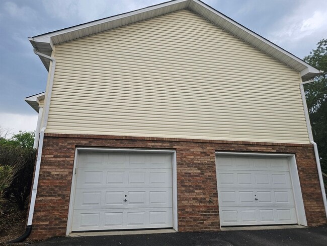 Photo - 1721 Sparrow Ln