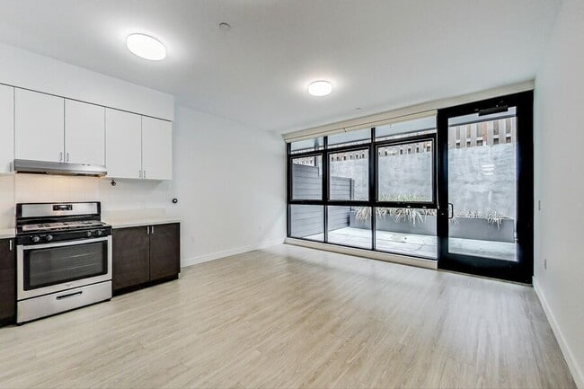 Building Photo - 4435 Piedmont Ave Unit 203