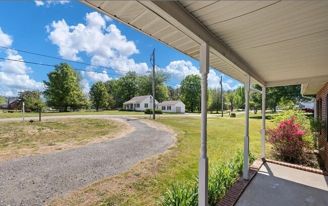 4 Swan Dr