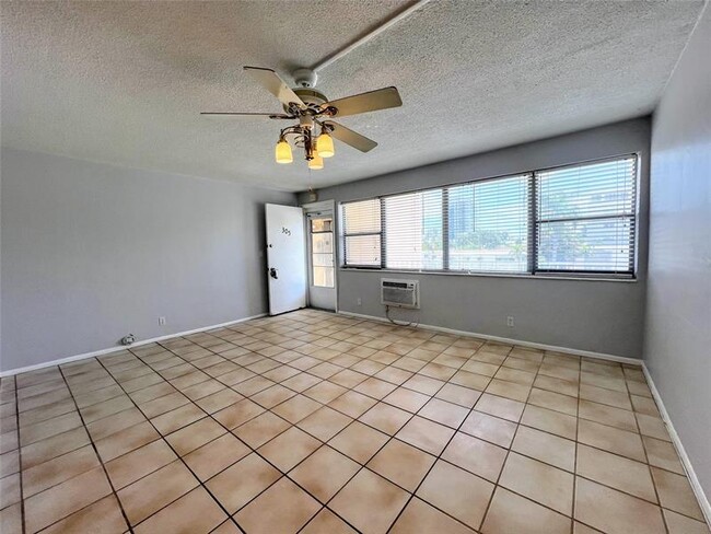 Photo - 625 Antioch Ave Unidad 305