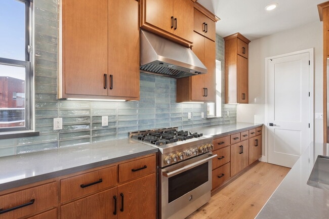 Kitchen - 137 8th St