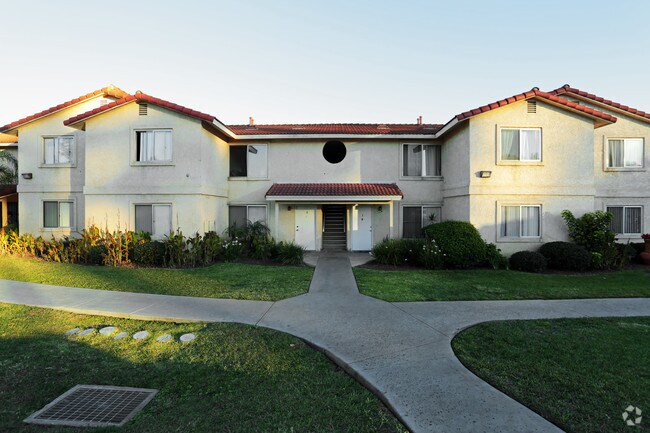 Regency Crest Apartments - Regency Crest Apartments