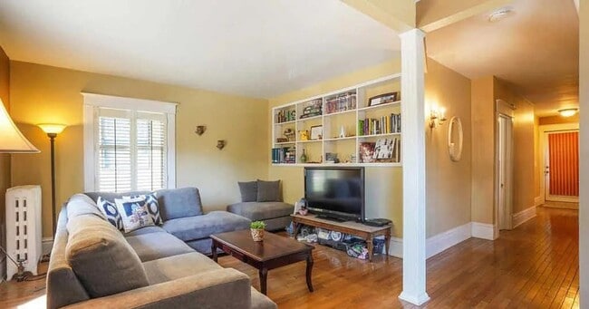 Building Photo - 320 Madison Ave SE Unit B