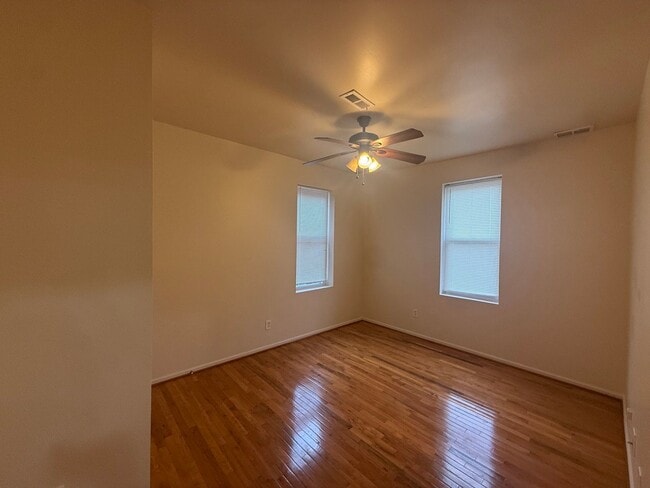 Building Photo - 2911 Greenmount Ave Unit 2A