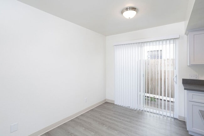 Photo - Fabulous Fully Updated 2BR/1.5BA in the heart of Guadalupe! Unidad 4641