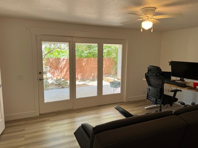 Photo - 989 E Summit Ridge Dr Unidad #2 basement apartment