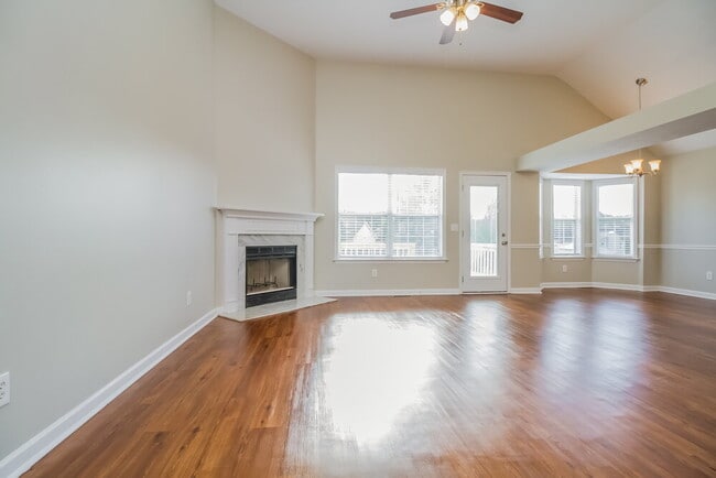 Photo - 239 Heritage Cir E