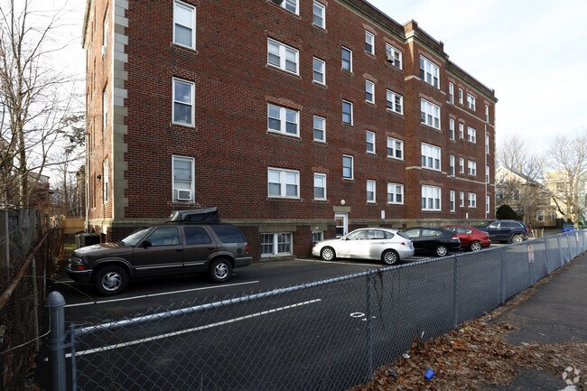 Day Street Apartments / 38 Day St