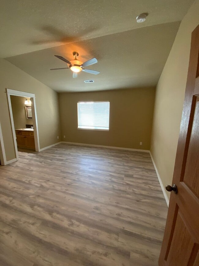 Photo - Holiday Move-in Special! Modern 2B, 2Ba Condo in Exclusive Gated Community! Unit H67