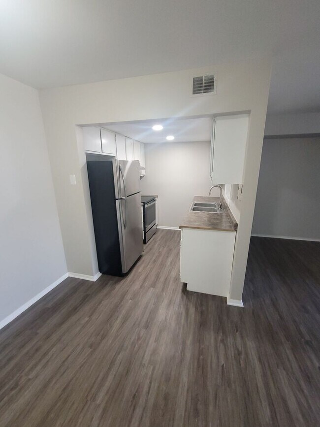 Photo - Loft style 1BR, open floor plan! Spacious! Unit K1