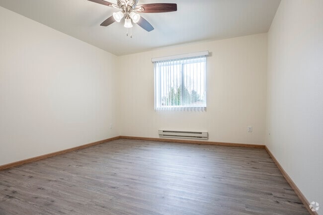 2BR, 2BA - 1068SF - Bedroom - 400 Slate