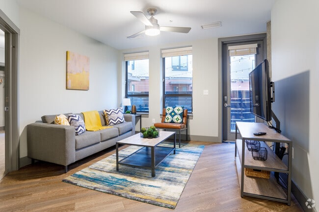 2 BR, 2 BA - C, 907 SF