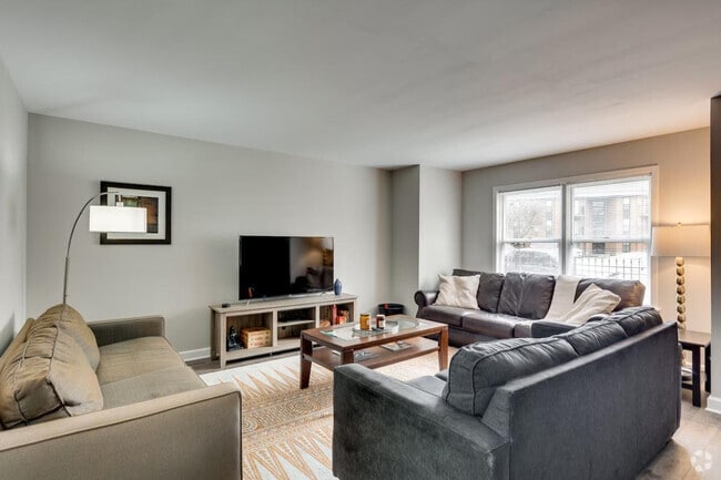 Building Photo - 226 S Hoyne Ave Rental