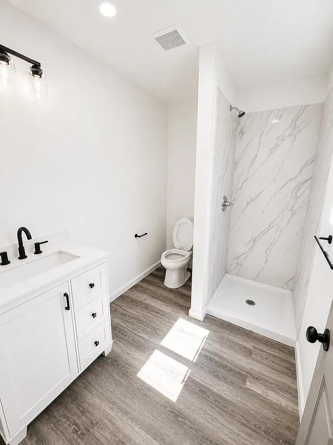 Photo - 224 W G St