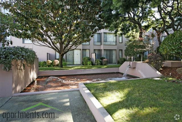 Courtyard - Northpoint Apartments