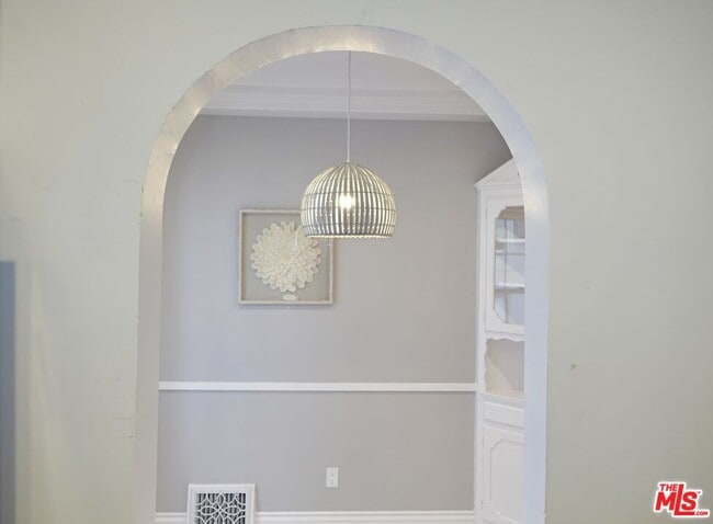 Building Photo - 906 Croft Ave