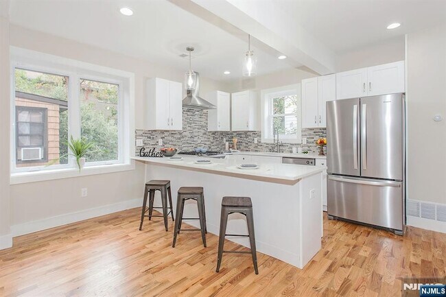 Photo - 2389 3rd St